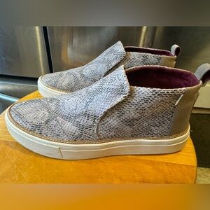 Women's Toms Paxton Shoes Snake Print Ankle Slip On Casual Sneakers Size 8 US